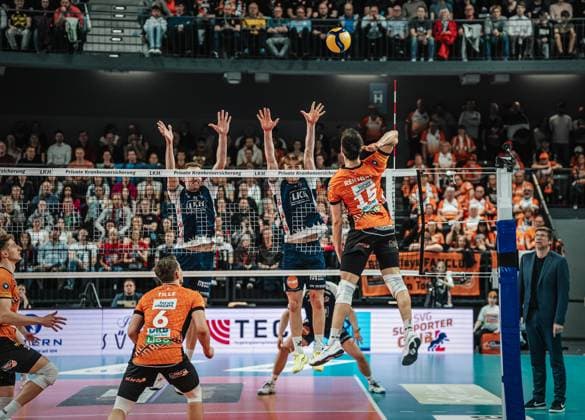 Volleyball Men Season 2024 2025 Volleyball Bundesliga VBL SVG Lüneburg vs Berlin Recycling Volleys 08 03 2025 Moritz Reichert 15 BERLIN RECYCLING Volleys against the block of Simon Torwie 1 SVG Lüneburg and Oskar Alve Espeland 9 SVG Lüneburg Lüneburg LKH Arena Niedersachsen Germany