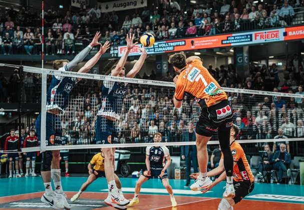 Volleyball Men Season 2024 2025 Volleyball Bundesliga VBL SVG Lüneburg vs Berlin Recycling Volleys 08 03 2025 Simon Plaskie 7 BERLIN RECYCLING Volleys against the block of Michael Patrick Wright 3 SVG Lüneburg and Blake Gregory Leeson 2 SVG Lüneburg Lüneburg LKH Arena Niedersachsen Germany