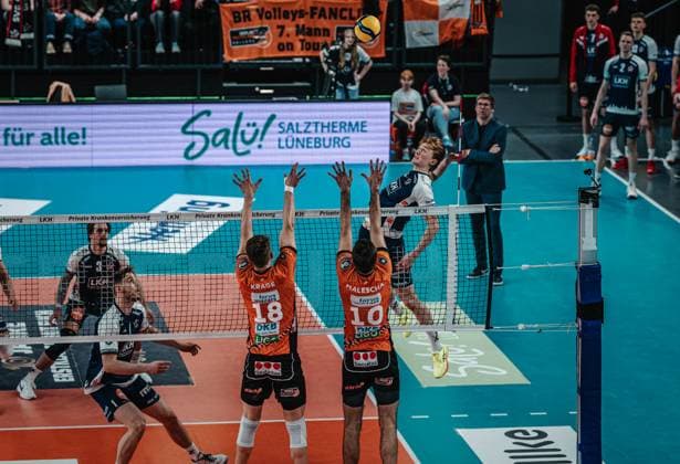 Volleyball Men Season 2024 2025 Volleyball Bundesliga VBL SVG Lüneburg vs Berlin Recycling Volleys 08 03 2025 Oskar Alve Espeland 9 SVG Lüneburg against the block of Florian Krage 18 BERLIN RECYCLING Volleys and Daniel Malescha 10 BERLIN RECYCLING Volleys Lüneburg LKH Arena Niedersachsen Germany