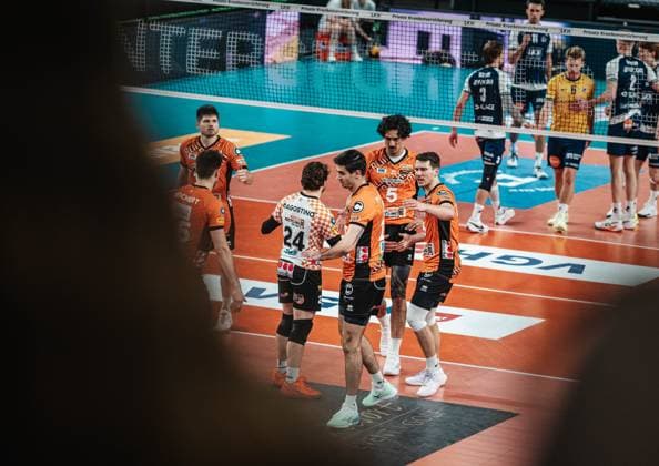 Volleyball Men Season 2024 2025 Volleyball Bundesliga VBL SVG Lüneburg vs Berlin Recycling Volleys 08 03 2025 The BERLIN RECYCLING Volleys team cheers Lüneburg LKH Arena Niedersachsen Germany