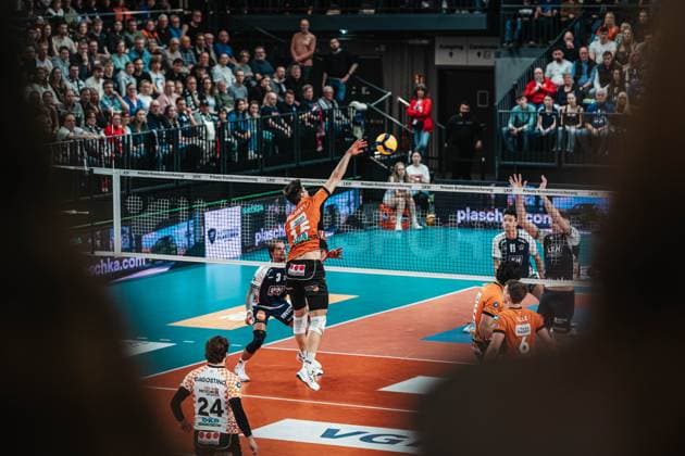 Volleyball Men Season 2024 2025 Volleyball Bundesliga VBL SVG Lüneburg vs Berlin Recycling Volleys 08 03 2025 Moritz Reichert 15 BERLIN RECYCLING Volleys attacks the ball Lüneburg LKH Arena Niedersachsen Germany