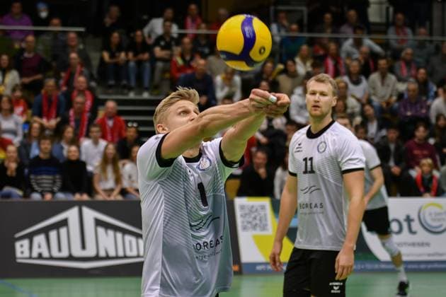 Hannes Krochmann Blue Volleys Gotha, 07 , right Tim Wagner Blue Volleys Gotha, 11 TV Rottenburg vs Blue Volleys Gotha, Volleyball, 2 Bundesliga Sued, 21 Matchday, Season 2024 2025, 08 03 2025, TV Rottenburg vs Blue Volleys Gotha, Volleyball, 2 Bundesliga Sued, 21 Matchday, Season 2024 2025, 08 03 2025 Rottenburg Copyright: xEibner-Pressefoto RalphxKunzex EP_RKE