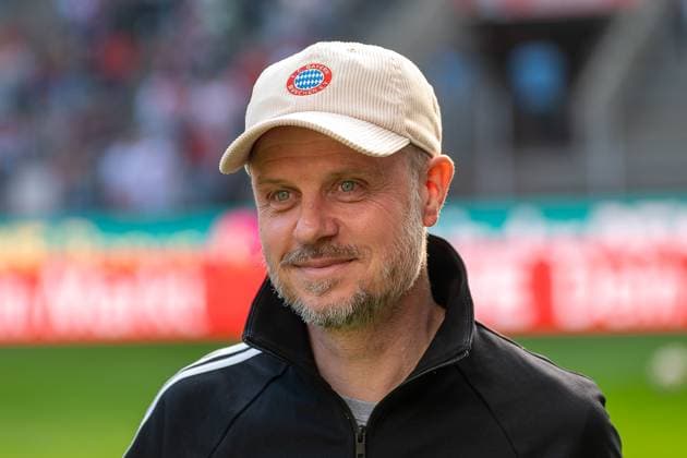 09 03 2025, Soccer Google Pixel Women Bundesliga, Season 2024 2025, Matchday 16, 1 FC Koeln FC Bayern Muenchen at RheinEnergieStadion in Cologne Alexander Straus FC Bayern Muenchen, Coach after the interview Important note According to the regulations of the DFL German Football League or the DFB German Football Association, it is prohibited to use or have used photographs taken in the stadium and or of the match in the form of sequential images and or video-like photo series Photo Kirchner Media Thomas Haesler Copyright: xKirchner-Media ThomasxHaeslerx
