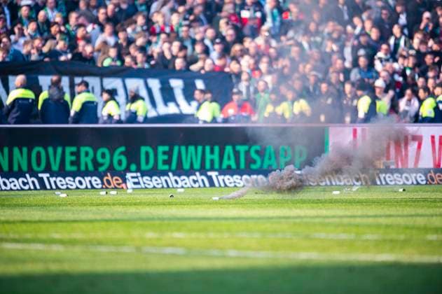 09 03 2025 Soccer, 2024 2025, 2 Bundesliga, 25 Matchday, Hannover 96 Eintracht Braunschweig Pyrotechnics DFL REGULATIONS PROHIBIT ANY USE OF PHOTOGRAPHS AS IMAGE SEQUENCES AND OR QUASI VIDEO Hannover Lower Saxony Germany Heinz von Heiden Arena