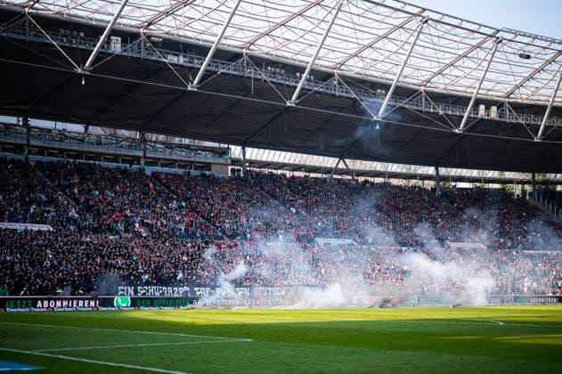 09 03 2025 Soccer, 2024 2025, 2 Bundesliga, 25 Matchday, Hannover 96 Eintracht Braunschweig Pyrotechnics DFL REGULATIONS PROHIBIT ANY USE OF PHOTOGRAPHS AS IMAGE SEQUENCES AND OR QUASI VIDEO Hannover Lower Saxony Germany Heinz von Heiden Arena