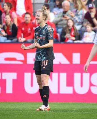 09 03 2025, xgrfx, Soccer Google Pixel Women Bundesliga, 1 FC Köln FC Bayern München v l Tor, Carolin Simon FC Bayern München DFL DFB REGULATIONS PROHIBIT ANY USE OF PHOTOGRAPHS as IMAGE SEQUENCES and or QUASI VIDEO Köln