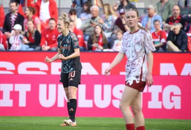 09 03 2025, xgrfx, Soccer Google Pixel Women Bundesliga, 1 FC Köln FC Bayern München v l Tor, Carolin Simon FC Bayern München DFL DFB REGULATIONS PROHIBIT ANY USE OF PHOTOGRAPHS as IMAGE SEQUENCES and or QUASI VIDEO Köln