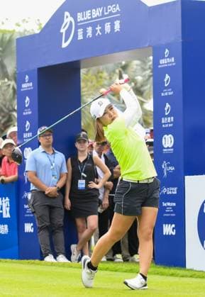 (250309) -- LINGSHUI, March 9, 2025 -- Furue Ayaka of Japan plays a shot during the fourth round of the Blue Bay LPGA, Golf Damen golf tournament in Lingshui, south China s Hainan Province, March 9, 2025. ) (SP)CHINA-HAINAN-LINGSHUI-GOLF-BLUE BAY LPGA (CN) YangxGuanyu 