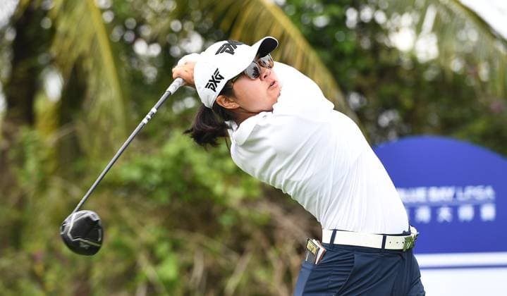 (250309) -- LINGSHUI, March 9, 2025 -- Auston Kim of the United States plays a shot during the fourth round of the Blue Bay LPGA, Golf Damen golf tournament in Lingshui, south China s Hainan Province, March 9, 2025. ) (SP)CHINA-HAINAN-LINGSHUI-GOLF-BLUE BAY LPGA (CN) YangxGuanyu 