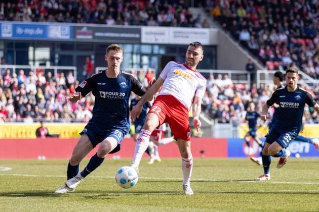 09 03 2025, Soccer, GER, Season, 2 Liga, Season 2024 2025, 25 Matchday, SSV Jahn Regensburg SC Paderborn Tjark Lasse Scheller vs Sargis Adamyan SSV Jahn DFL REGULATIONS PROHIBIT ANY USE OF PHOTOGRAPHS AS IMAGE SEQUENCES AND OR QUASI VIDEO
