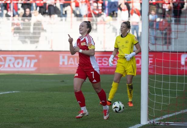 Soccer, Women, Season 2024 2025, 2 Women Bundesliga 17 Matchday , 1 FC Union Berlin SG 99 Andernach, f l Lisa Heiseler 1 Women 1 FC Union , Goalkeeper Laura van der Laan Andernach , Cheering after goal to 1 0, 09 03 2025, Copyright: xMatthiasxKochx