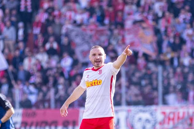 09 03 2025, Soccer, GER, Season, 2 Liga, Season 2024 2025, 25 Matchday, SSV Jahn Regensburg SC Paderborn Andreas Geipl SSV Jahn DFL REGULATIONS PROHIBIT ANY USE OF PHOTOGRAPHS AS IMAGE SEQUENCES AND OR QUASI VIDEO