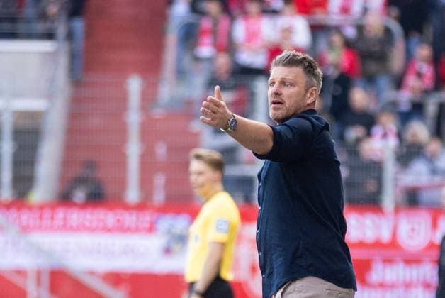 09 03 2025, Soccer, GER, Season, 2 Liga, Season 2024 2025, 25 Matchday, SSV Jahn Regensburg SC Paderborn Lukas Kwasniok Coach Paderborn DFL REGULATIONS PROHIBIT ANY USE OF PHOTOGRAPHS AS IMAGE SEQUENCES AND OR QUASI VIDEO