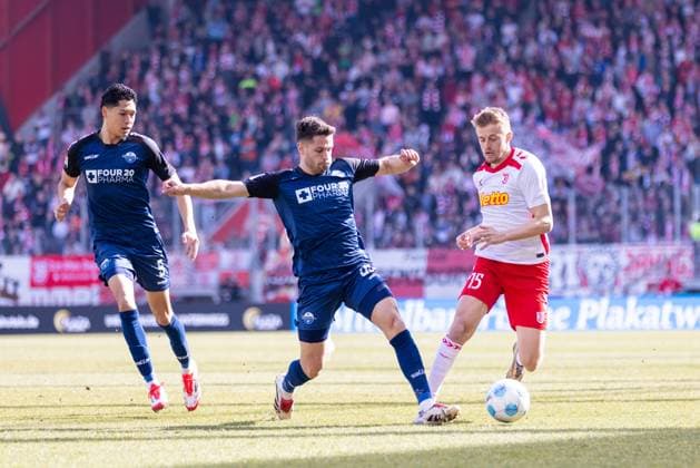 09 03 2025, Soccer, GER, Season, 2 Liga, Season 2024 2025, 25 Matchday, SSV Jahn Regensburg SC Paderborn Marcel Hoffmeier vs Sebastian Ernst SSV Jahn Regensburg DFL REGULATIONS PROHIBIT ANY USE OF PHOTOGRAPHS AS IMAGE SEQUENCES AND OR QUASI VIDEO
