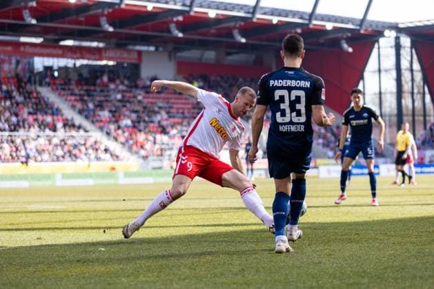 09 03 2025, Soccer, GER, Season, 2 Liga, Season 2024 2025, 25 Matchday, SSV Jahn Regensburg SC Paderborn Eric Hottmann SSV Jahn Regensburg vs Marcel Hoffmeier DFL REGULATIONS PROHIBIT ANY USE OF PHOTOGRAPHS AS IMAGE SEQUENCES AND OR QUASI VIDEO