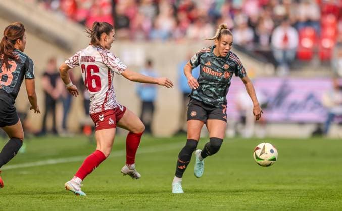 GER, Cologne, 1 FC Köln vs FC Bayern München, Google Pixel Bundesliga, Football, DFB, Season 2024 2025, RheinEnergieStadion, Matchday 16, pictured from l Martyna Wiankowska 1 FC Köln 26 , Giulia Gwinn FC Bayern München 7 DFB DFL REGULATIONS PROHIBIT ANY USE OF PHOTOGRAPHS AS IMAGE SEQUENCES AND OR QUASI VIDEO, 09 03 2025, Copyright: HMBxMedia HendrikxHamelau