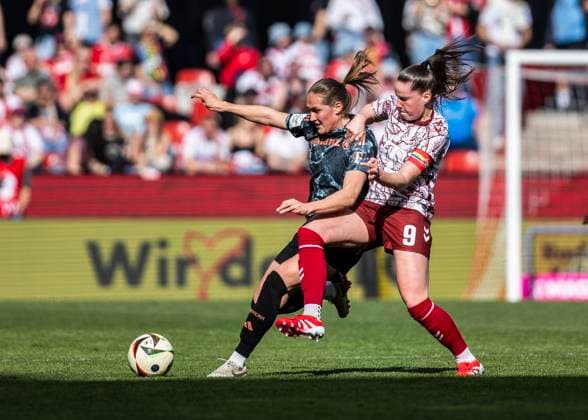 Cologne, RheinEnergieStadion, 09 03 2025 Lohmann Sydney of Bayern challenges Achcinska Adriana of Koeln during the 1 Bundesliga match 1 FC Koeln vs FC Bayern Muenchen