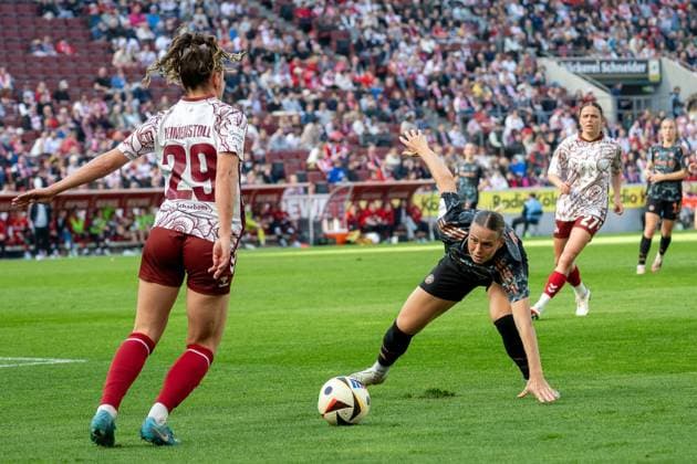 09 03 2025, Soccer Google Pixel Womens Bundesliga, Season 2024 2025, Matchday 16, 1 FC Koeln FC Bayern Muenchen at RheinEnergieStadion in Cologne duel between Vanessa Leimenstoll 1 FC Koeln, 29 and Klara Buehl FC Bayern Muenchen, 17 Important note In accordance with the regulations of the DFL German Football League and the DFB German Football Association, it is prohibited to utilize or have utilized photographs taken in the stadium and or of the match in the form of sequential images and or video-like photo series Foto Kirchner Media Thomas Haesler Copyright: xKirchner-Media ThomasxHaeslerx