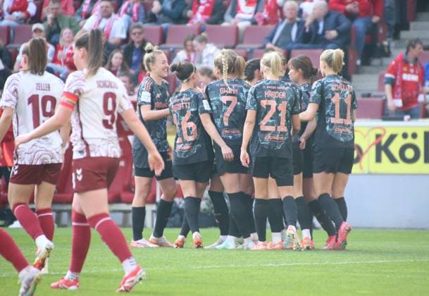 09 03 2025, xgrfx, Soccer Google Pixel Women Bundesliga, 1 FC Köln FC Bayern München v l Tor, Sydney Lohmann FC Bayern München DFL DFB REGULATIONS PROHIBIT ANY USE OF PHOTOGRAPHS as IMAGE SEQUENCES and or QUASI VIDEO Köln