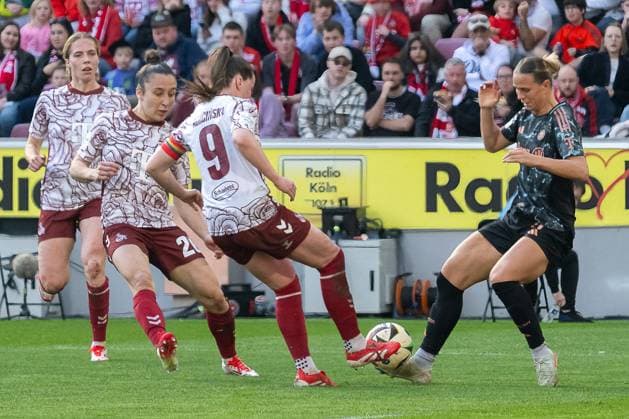 09 03 2025, Football Google Pixel Womens Bundesliga, Season 2024 2025, Matchday 16, 1 FC Köln FC Bayern Muenchen at RheinEnergieStadion in Cologne duel between Adriana Achcinska 1 FC Köln, 09 and Klara Buehl FC Bayern Muenchen, 17 Important note In accordance with the regulations of the DFL German Football League and the DFB German Football Association, it is prohibited to utilize or have utilized photographs taken in the stadium or of the match in the form of sequential images or video-like photo series Foto Kirchner Media Thomas Haesler Copyright: xKirchner-Media ThomasxHaeslerx