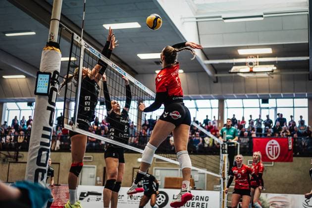 Volleyball Women Season 2024 2025 2 Volleyball Bundesliga Women Pro ETV Hamburg vs Rote Raben Vilsbiburg 09 03 2025 Svea Frobel 11, ETV Hamburg at the attack Hamburg ETV Sporthalle Hoheluft Hamburg Germany