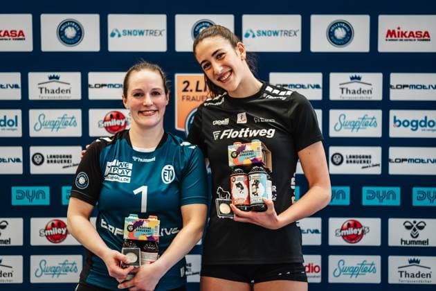 Volleyball Women Season 2024 2025 2 Volleyball Bundesliga Women Pro ETV Hamburg vs Rote Raben Vilsbiburg 09 03 2025 MVP of the match f l Jana Marie Meiser 1, ETV Hamburg and Cayetana Lopez Rey 11, Rote Raben Vilsbiburg Hamburg ETV Sporthalle Hoheluft Hamburg Germany