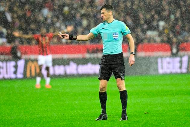 FOOTBALL : OGC Nice VS Olympique Lyonnais - Ligue 1 Mcdonald s - 09 03 2025 L OGC Nice recoit l Olympique Lyonnais dans le cadre la 25e journÃ e de Ligue 1 Mcdonald s. Benoit Bastien, arbitre principal de la rencontre. NiceFrance  Copyright: xWilliamxCannarellax