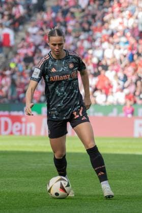 Cologne, Germany, March 09, 2025: Klara Bühl (17 Bayern Munich Women) controls the ball (action) during the Google Pixel Frauen-Bundesliga game between 1. FC Köln and FC Bayern München at the RheinEnergieSTADION in Cologne, Germany (Martin Pitsch SPP) Copyright: xMartinxPitschx xSPPx spp-en-MaPiSp-20250309_NIKON Z 6_KOEvFCB_DSC0236