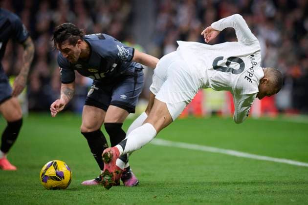 Sport Themen der Woche KW10 Sport Bilder des Tages Spanish La Liga EA Sports soccer match Real Madrid vs Rayo Vallecano at Santiago Bernabeu stadium in Madrid, Spain 09 March 2025 Kylian Mbappe 900 Cordon Press  900 CordonxPress LOF - Real Madrid vs Rayo Vallecano