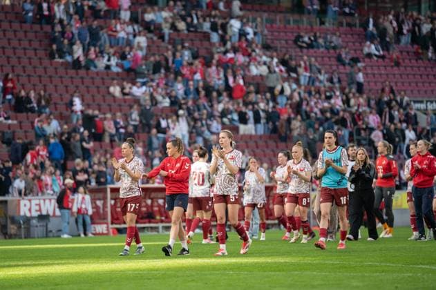 Cologne, Germany, March 09, 2025: Players of 1. FC Köln thanking the fans after the Google Pixel Frauen-Bundesliga game between 1. FC Köln and FC Bayern München at the RheinEnergieSTADION in Cologne, Germany (Martin Pitsch SPP) Copyright: xMartinxPitschx xSPPx spp-en-MaPiSp-20250309_NIKON Z 6_KOEvFCB_DSC0766