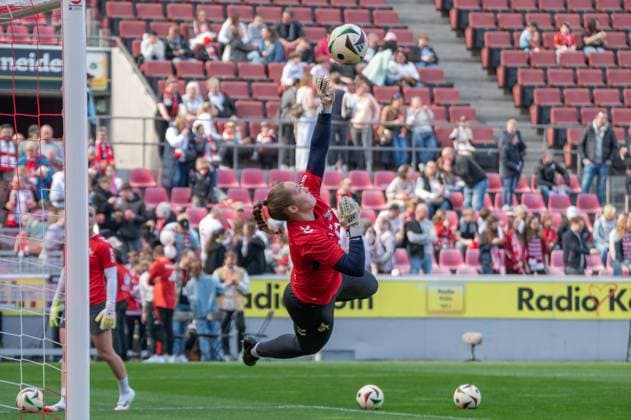 Cologne, Germany, March 09, 2025: Goalkeeper Aurora Mikalsen (1. FC Köln) warming up during the Google Pixel Frauen-Bundesliga game between 1. FC Köln and FC Bayern München at the RheinEnergieSTADION in Cologne, Germany (Martin Pitsch SPP) Copyright: xMartinxPitschx xSPPx spp-en-MaPiSp-20250309_NIKON Z 6_KOEvFCB_DSC0146