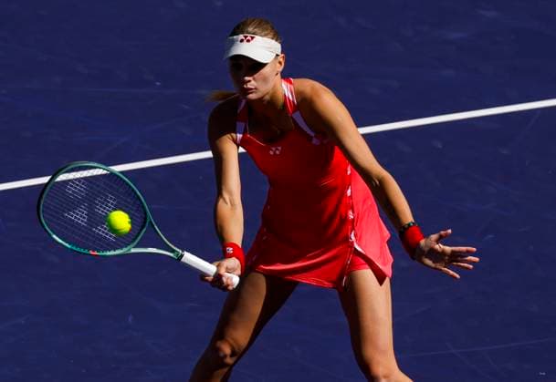 March 09, 2025 Dayana Yastermska (UKR) returns a shot against Iga Swiatek (POL) during the 2025 BNP Paribas Open at Indian Wells Tennis Garden in Indian Wells, California. Mandatory Photo Credit: CSM Indian Wells United States of America - ZUMAc04_ 20250309_zma_c04_103 Copyright: xCharlesxBausx