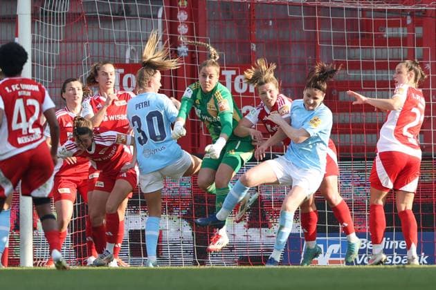 1. FC Union Berlin vs SG 99 Andernach Second Women s Bundesliga Cara Bösl (GK) of Union Berlin competes for the ball during the match of Second Women s Bundesliga between 1. FC Union Berlin vs SG 99 Andernach at der Alten Försterei Stadium on March 9, 2025 in Berlin, Germany. Berlin der Alten Försterei Stadium Germany Copyright: xMaryamxMajdx