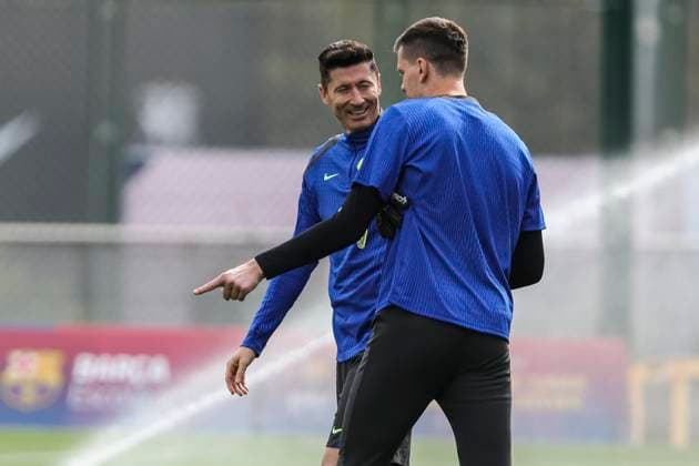 March 10, 2025, Sant Joan Despi, Barcelona, SPAIN: Robert Lewandowski and Wojciech Szczesny during the training day of FC Barcelona, Barca ahead UEFA Champions League, football match against SL Benfica at Ciudad Esportiva Joan Gamper on March 10, 2025 in Sant Joan Despi, Barcelona, Spain. Sant Joan Despi SPAIN - ZUMAa181 20250310_zaa_a181_005 Copyright: xJavierxBorregox