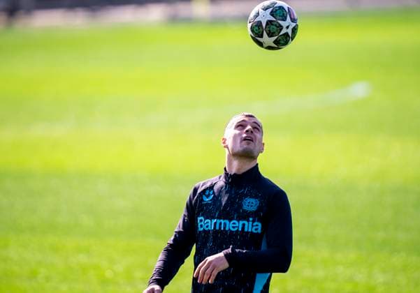 Granit Xhaka Bayer 04 Leverkusen, 34 10 03 2025, Final training Bayer 04 Leverkusen before the second leg of the Champions League Bayer Leverkusen FC Bayern Munich Bundesliga, GER, Leverkusen, BayArena DFL regulations prohibit any use of photographs as image sequences and or quasi video Copyright: HMBxMedia xMarcoxBader