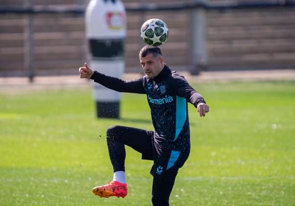 Sport Themen der Woche KW11 Sport Bilder des Tages Granit Xhaka (Bayer 04 Leverkusen, 34) 10.03.2025, Abschlusstraining Bayer 04 Leverkusen vor dem Rückspiel der Champions League Bayer Leverkusen - FC Bayern München Bundesliga, GER, Leverkusen, BayArena DFL regulations prohibit any use of photographs as image sequences and or quasi-video. *** Granit Xhaka Bayer 04 Leverkusen, 34 10 03 2025, Final training Bayer 04 Leverkusen before the second leg of the Champions League Bayer Leverkusen FC Bayern Munich Bundesliga, GER, Leverkusen, BayArena DFL regulations prohibit any use of photographs as image sequences and or quasi video Copyright: HMBxMedia xMarcoxBader