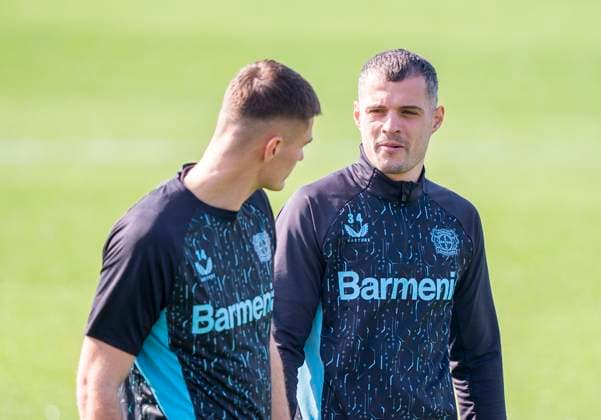 v l Patrik Schick Bayer 04 Leverkusen, 14 in conversation with Granit Xhaka Bayer 04 Leverkusen, 34 10 03 2025, Final training Bayer 04 Leverkusen before the second leg of the Champions League Bayer Leverkusen FC Bayern Munich Bundesliga, GER, Leverkusen, BayArena DFL regulations prohibit any use of photographs as image sequences and or quasi video Copyright: HMBxMedia xMarcoxBader
