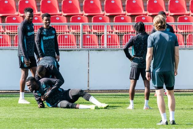 UEFA Champions League, final training Bayer 04 Leverkusen 10 03 2025 Victor Boniface Bayer 04 Leverkusen, 22 lies on the ground, Nordi Mukiele Bayer 04 Leverkusen, 23 tries to help him up, he fights back UEFA Champions League round of 16 second leg, final training Bayer 04 Leverkusen before the match against FC Bayern Munich Leverkusen, Ulrich Haberland Stadion on 10 03 2025 Copyright: xBEAUTIFULxSPORTS Wunderlx