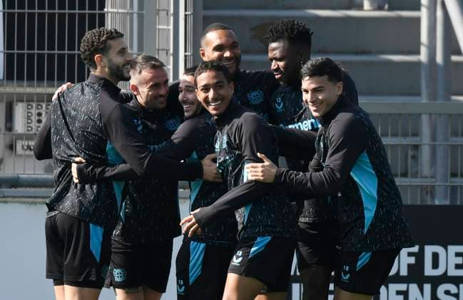 10 03 2025, xophax, Football Champions League 2024 2025 Bayer Leverkusen training before the Champions League match against Bayern Munich Mario Hermoso , Aleix Garcia , Emiliano Buendia , Arthur, Jonathan Tah , Edmond Tapsoba and Alejo Sarto from left to right DFL DFB REGULATIONS PROHIBIT ANY USE OF PHOTOGRAPHS as IMAGE SEQUENCES and or QUASI VIDEO Leverkusen