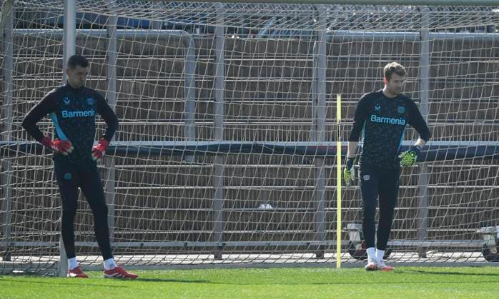 10 03 2025, xophax, Football Champions League 2024 2025 Bayer Leverkusen Training before the Champions League match against Bayern Munich Lukas Hradecky , right and Matej Kovar, left DFL DFB REGULATIONS PROHIBIT ANY USE OF PHOTOGRAPHS as IMAGE SEQUENCES and or QUASI VIDEO Leverkusen