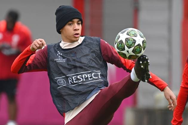 Jamal MUSIALA Bayern Muenchen on the ball,action,single image,cropped single motif,half figure,half figure,final training on 10 03 2025 before the football Champions League round of 16 Bayer 04 Leverkusen FC Bayern Muenchen