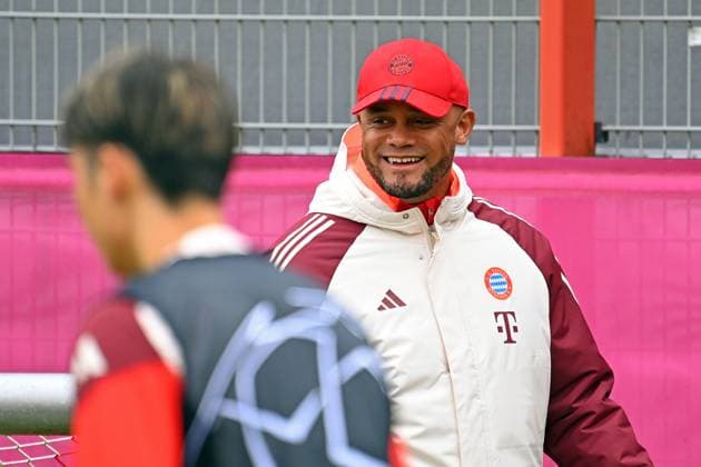 Coach Vincent KOMPANY Bayern Muenchen , laughing,smiling,laughing,optimistic,good-humored Portrait,Portraet final training on 10 03 2025 before the football Champions League round of 16 Bayer 04 Leverkusen FC Bayern Muenchen