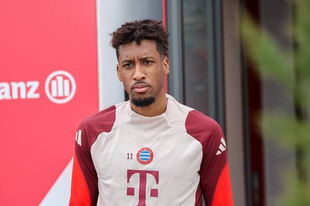 Kingsley Coman FC Bayern Muenchen, 11 on the way from the dressing room to the training pitch, GER, Final training, FC Bayern Muenchen, Football, UEFA Champions League, Round of 16 second leg, 2024 2025 season, 10 03 2025, GER, Final training, FC Bayern Muenchen, Football, UEFA Champions League, Round of 16 second leg, 2024 2025 season, 10 03 2025 Muenchen Copyright: xEibner-Pressefoto JennixMaulx EP_JML