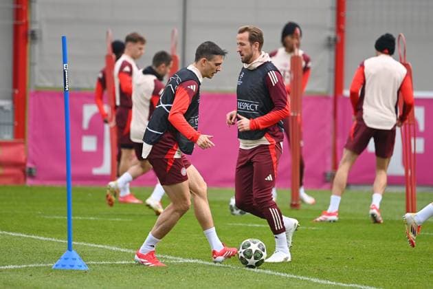 from left Joao PALHINHA Bayern Muenchen , Harry KANE Bayern Muenchen ,action, final training on 10 03 2025 before the soccer Champions League round of 16 Bayer 04 Leverkusen FC Bayern Muenchen