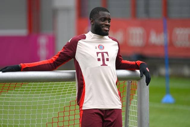 Dayot UPAMECANO Bayern Muenchen, leans against a training goal, action, single image, cropped single motif, half figure, half figure final training on 10 03 2025 before the football Champions League round of 16 Bayer 04 Leverkusen FC Bayern Muenchen