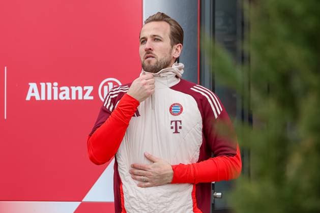 Harry Kane FC Bayern Muenchen, 09 on the way from the dressing room to the training pitch, GER, Final training, FC Bayern Muenchen, Football, UEFA Champions League, Round of 16 second leg, 2024 2025 season, 10 03 2025, GER, Final training, FC Bayern Muenchen, Football, UEFA Champions League, Round of 16 second leg, 2024 2025 season, 10 03 2025 Muenchen Copyright: xEibner-Pressefoto JennixMaulx EP_JML