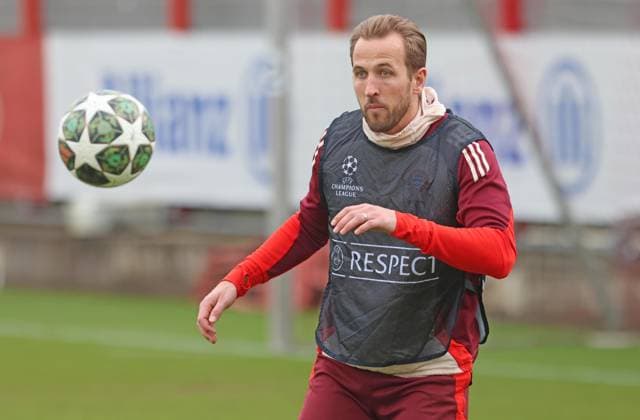 9 Harry Kane, on the ball, Portraet, Portrait, Football Final training FC Bayern Munich before UEFA Champions League match against Bayer 04 Leverkusen Round of 16 second leg of the knockout phase of this years UEFA Champions League season Kick-off at the BayArena stadium in Leverkusen is at 21