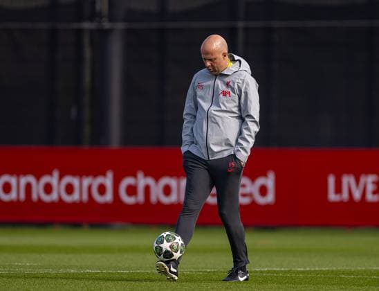 Football - UEFA Champions League - Round of 16 2nd Leg - Liverpool FC v Paris Saint-Germain - MD-1 LIVERPOOL, ENGLAND - Monday, March 10, 2025: Liverpool s head coach Arne Slot during a training session at the AXA Training Centre ahead of the UEFA Champions League Round of 16 2nd Leg match between Liverpool FC and Paris Saint-Germain. (Photo by David Rawcliffe Propaganda) LIVERPOOL AXA Training Centre MERSEYSIDE ENGLAND  Copyright: xDavidxRawcliffex P2025-03-10-Liverpool_PSG_MD-1-5