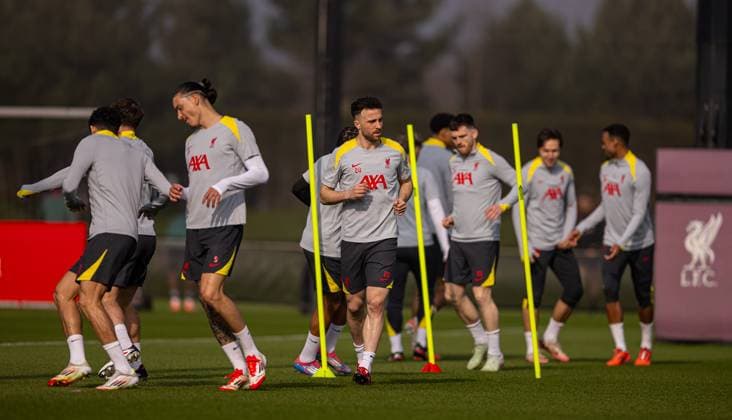 Football - UEFA Champions League - Round of 16 2nd Leg - Liverpool FC v Paris Saint-Germain - MD-1 LIVERPOOL, ENGLAND - Monday, March 10, 2025: Liverpool s Diogo Jota during a training session at the AXA Training Centre ahead of the UEFA Champions League Round of 16 2nd Leg match between Liverpool FC and Paris Saint-Germain. (Photo by David Rawcliffe Propaganda) LIVERPOOL AXA Training Centre MERSEYSIDE ENGLAND  Copyright: xDavidxRawcliffex P2025-03-10-Liverpool_PSG_MD-1-13