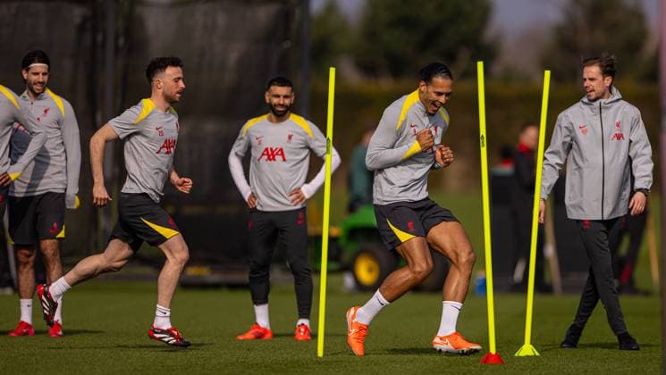 Football - UEFA Champions League - Round of 16 2nd Leg - Liverpool FC v Paris Saint-Germain - MD-1 LIVERPOOL, ENGLAND - Monday, March 10, 2025: Liverpool s Diogo Jota (L) and captain Virgil van Dijk during a training session at the AXA Training Centre ahead of the UEFA Champions League Round of 16 2nd Leg match between Liverpool FC and Paris Saint-Germain. (Photo by David Rawcliffe Propaganda) LIVERPOOL AXA Training Centre MERSEYSIDE ENGLAND  Copyright: xDavidxRawcliffex P2025-03-10-Liverpool_PSG_MD-1-17